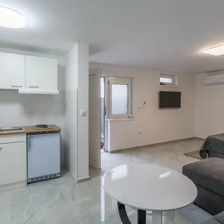 Gorgeous In With Kitchen 아파트 포레치